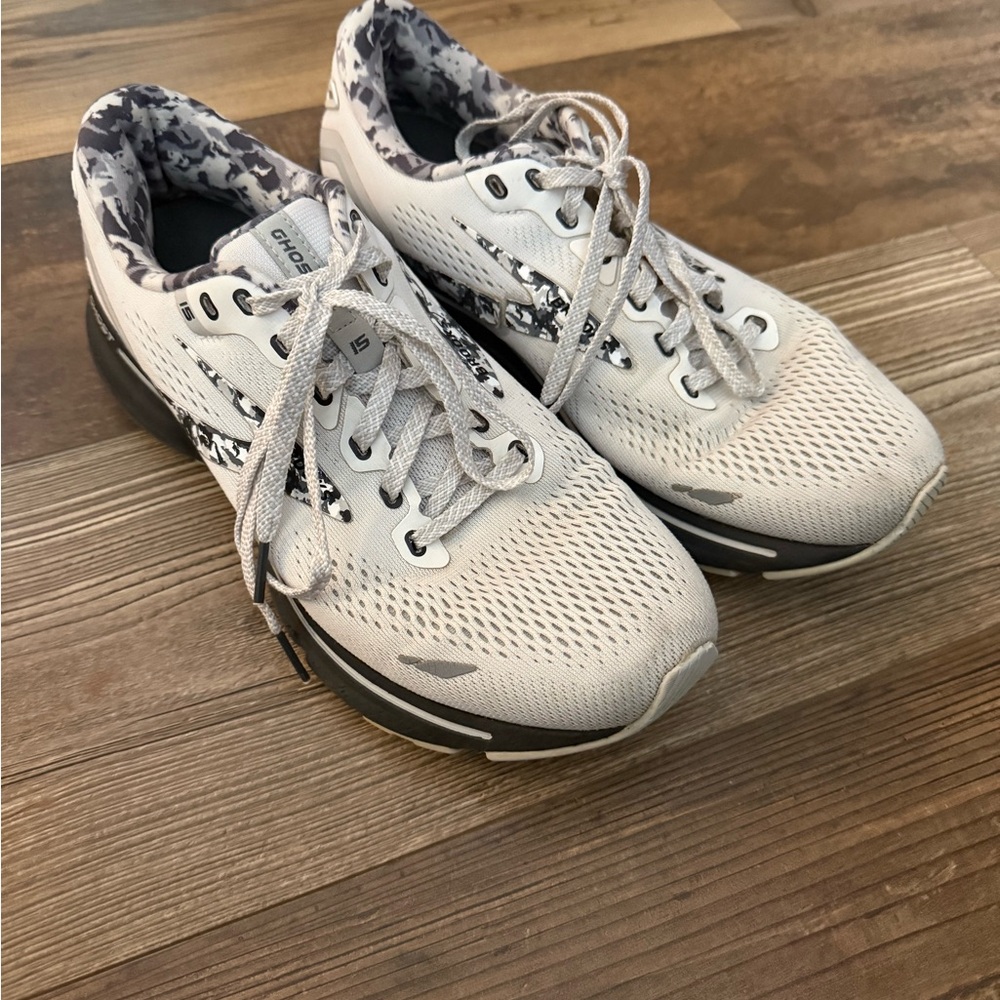 Brooks White and Black Women's Sneakers